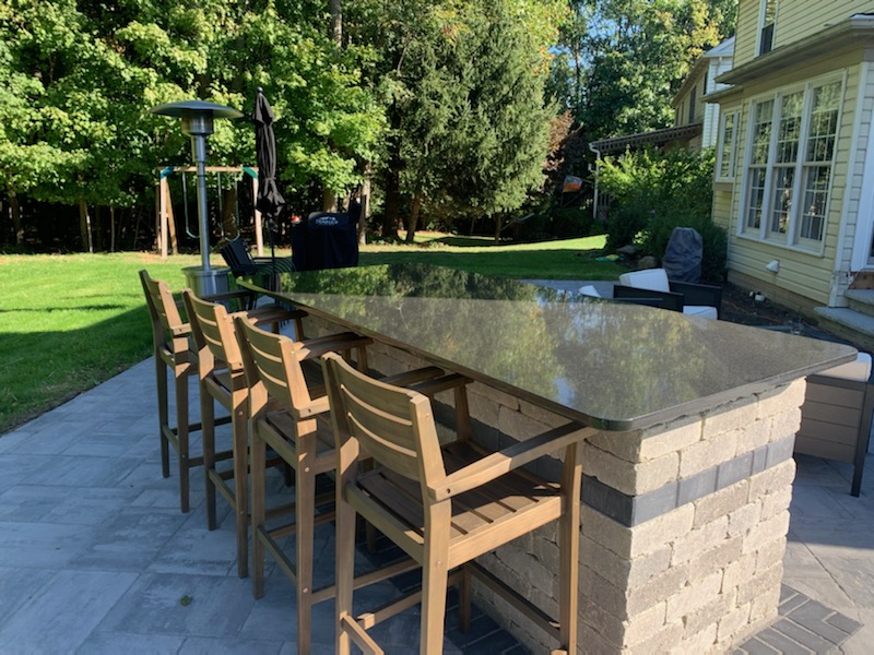 outdoor bar seating area in outdoor kitchen